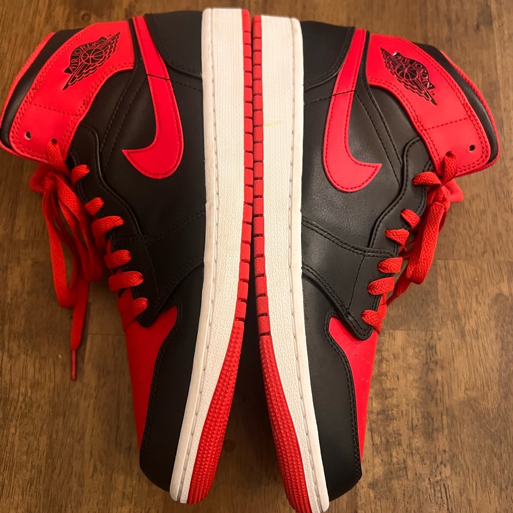 Air Jordan 1 Mid Black & Red | Men’s 11 - Picture 5 of 8